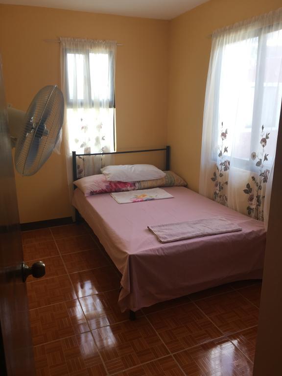 Pines Mansion Ξενοδοχείο Butuan City Δωμάτιο φωτογραφία